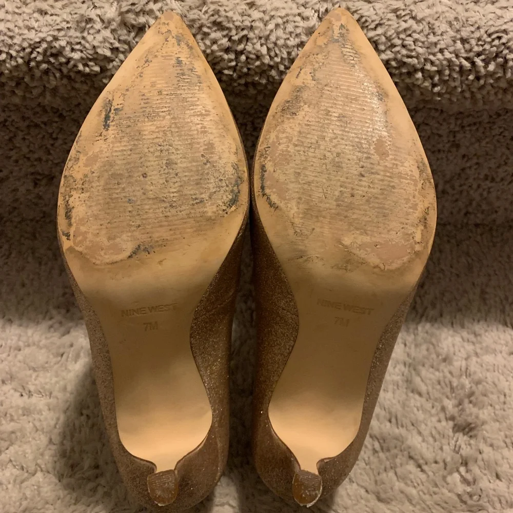 🎉Host Pick 🎉 Nine West - Gold Sparkle Heels - Picture 11 of 12